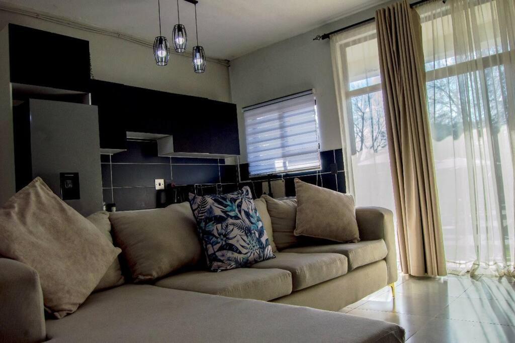 Cosy apt 5min to Sandton City 14