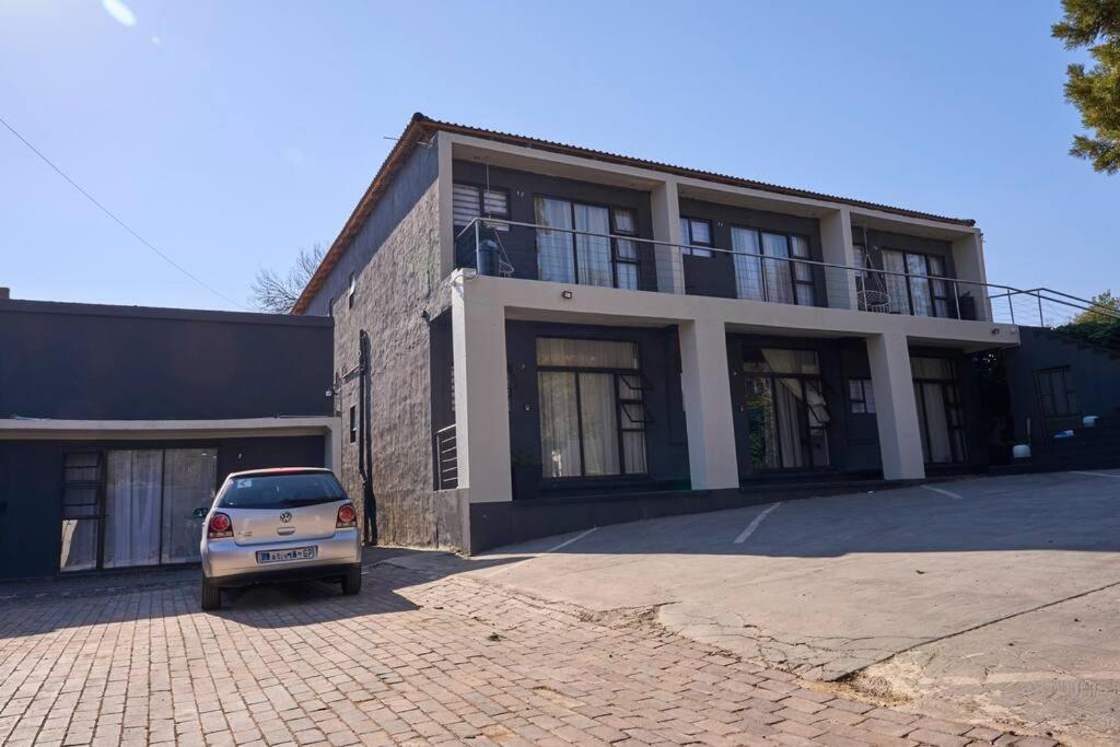 Cosy apt 5min to Sandton City 14