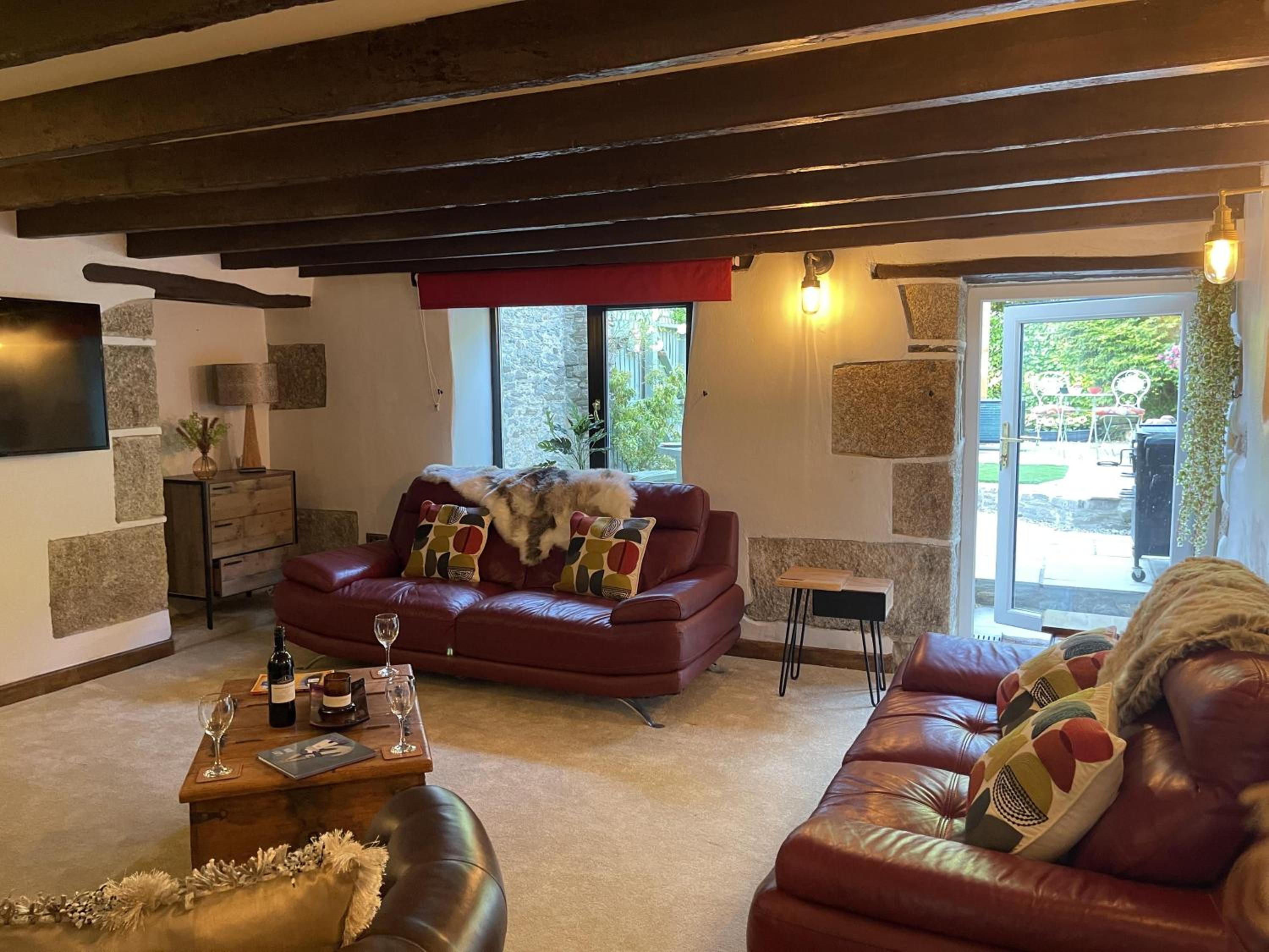 Luxury Dog-Friendly 5 Star Cottage with Hot Tub view 5