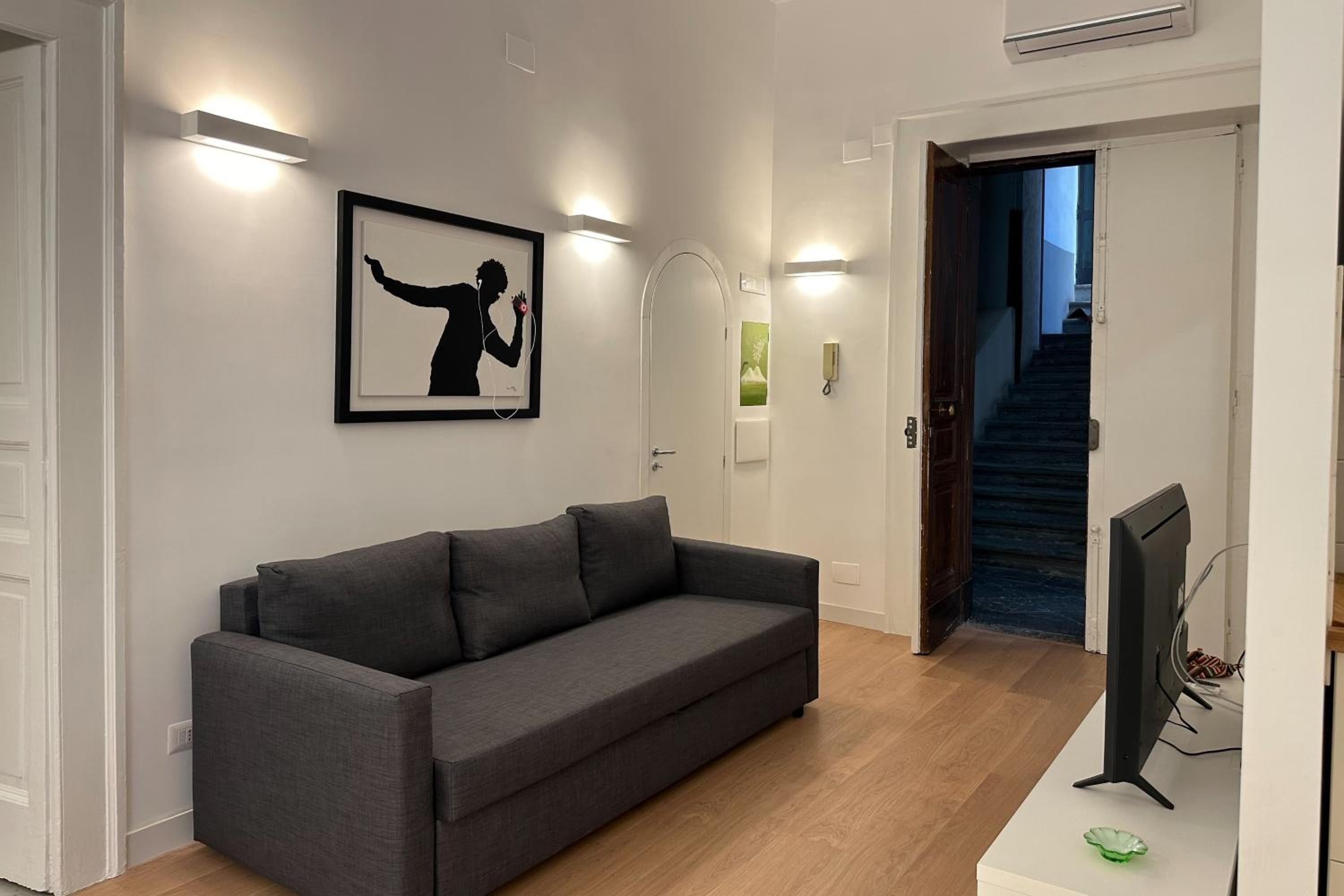 Tom apartments