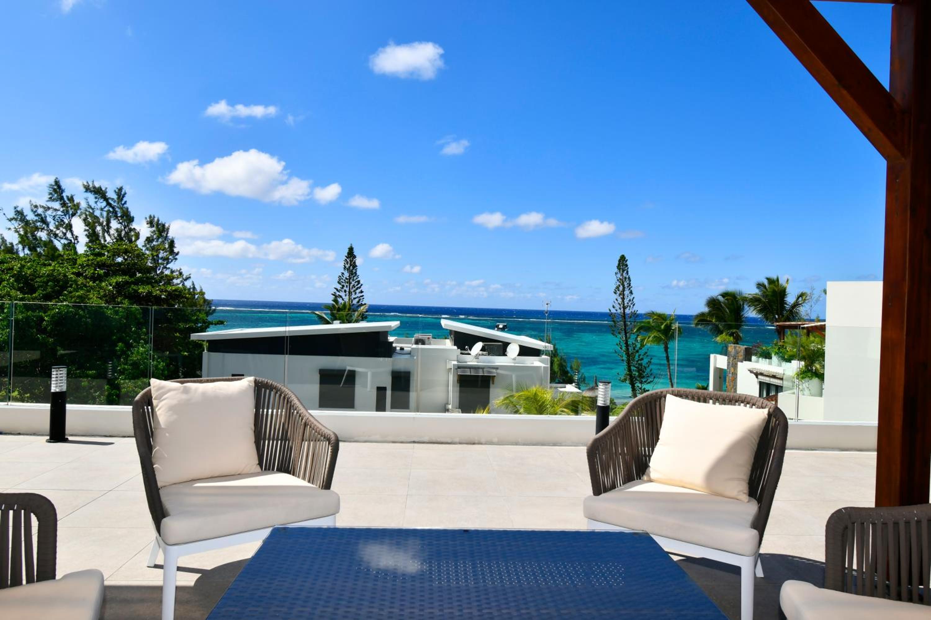 Penthouse de la plage, private lift photo 4