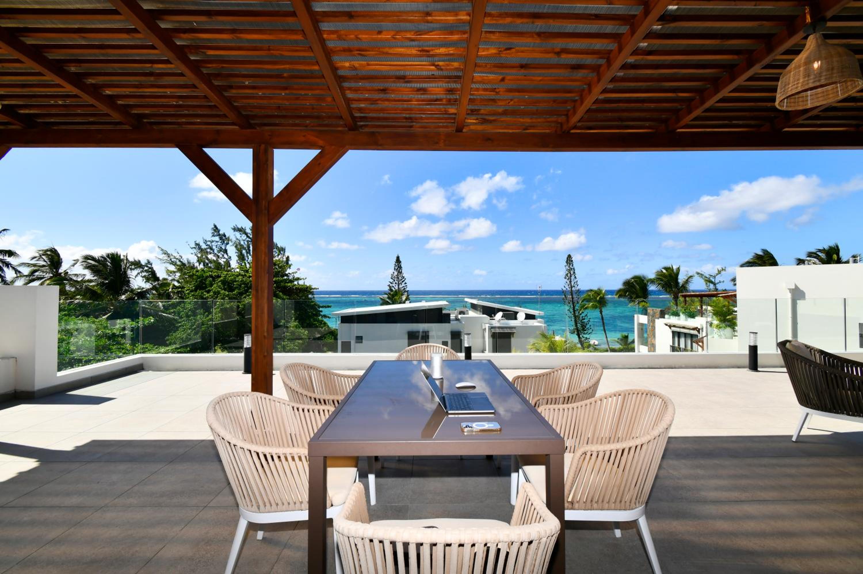 Penthouse de la plage, private lift photo 5