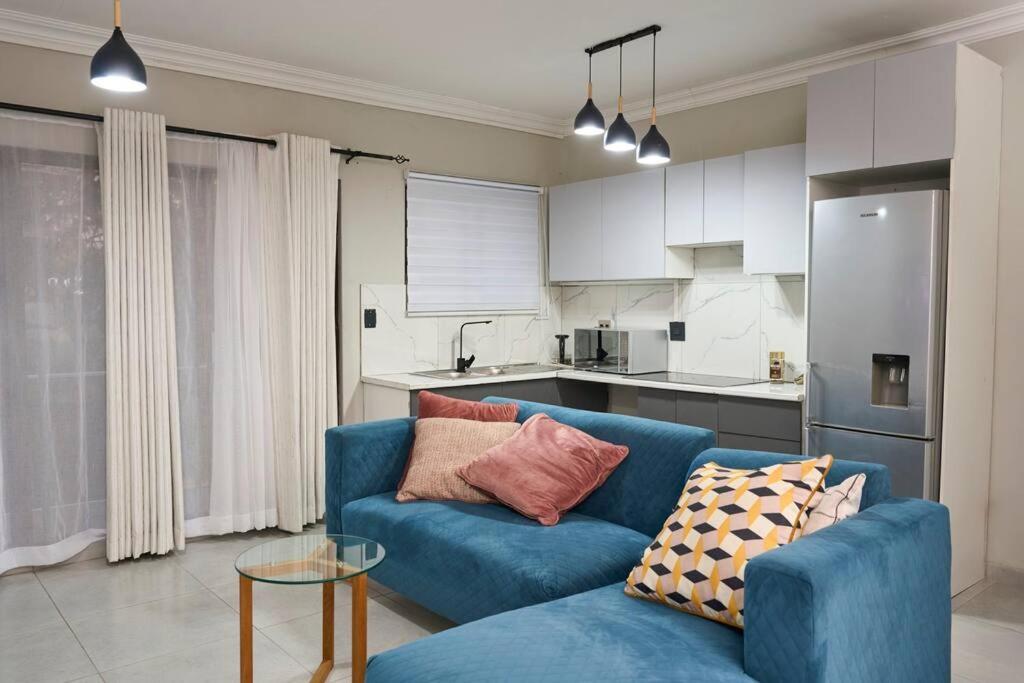 Luxury apt walk to Melrose Arch 11