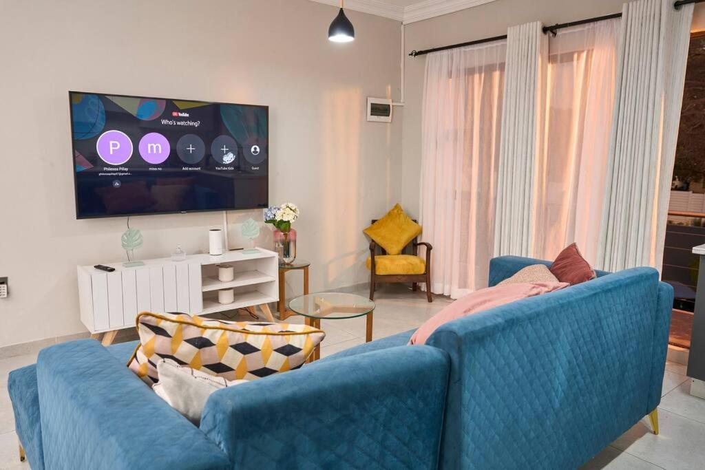 Luxury apt walk to Melrose Arch 11