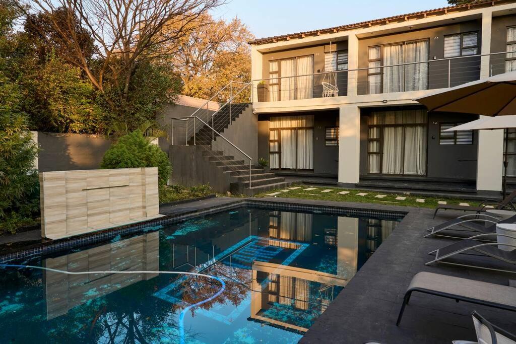 Luxury apt walk to Melrose Arch 11