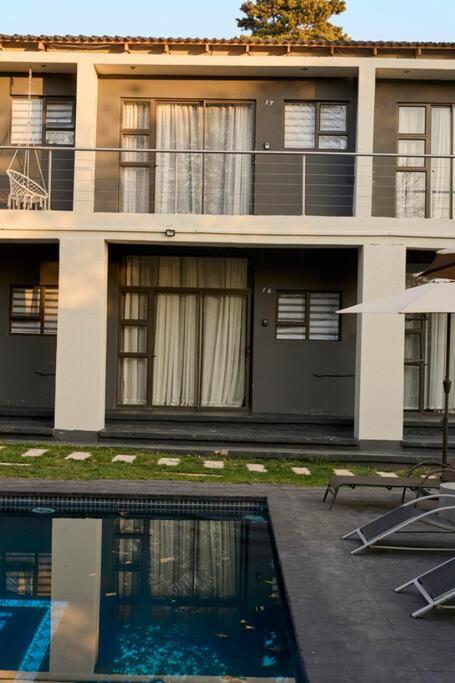 Luxury apt walk to Melrose Arch 11
