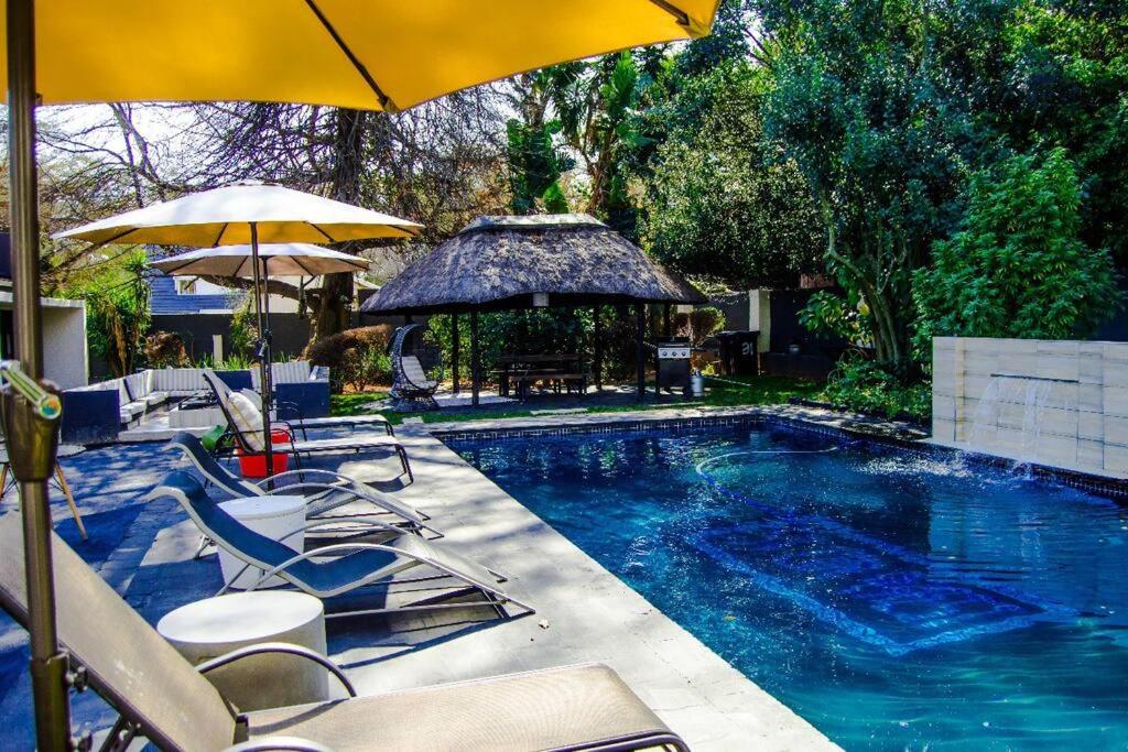 Cosy Nest 5 min2Sandton City 15