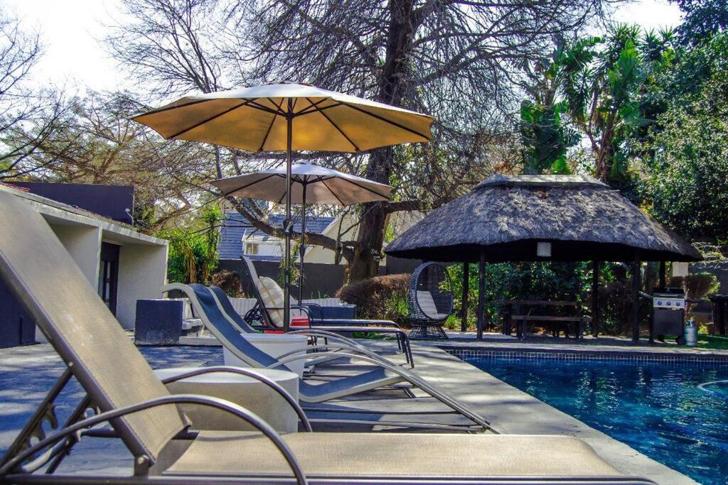 Cosy Nest 5 min2Sandton City 15