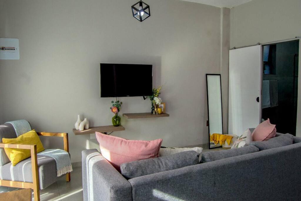 Cosy Nest 5 min2Sandton City 15