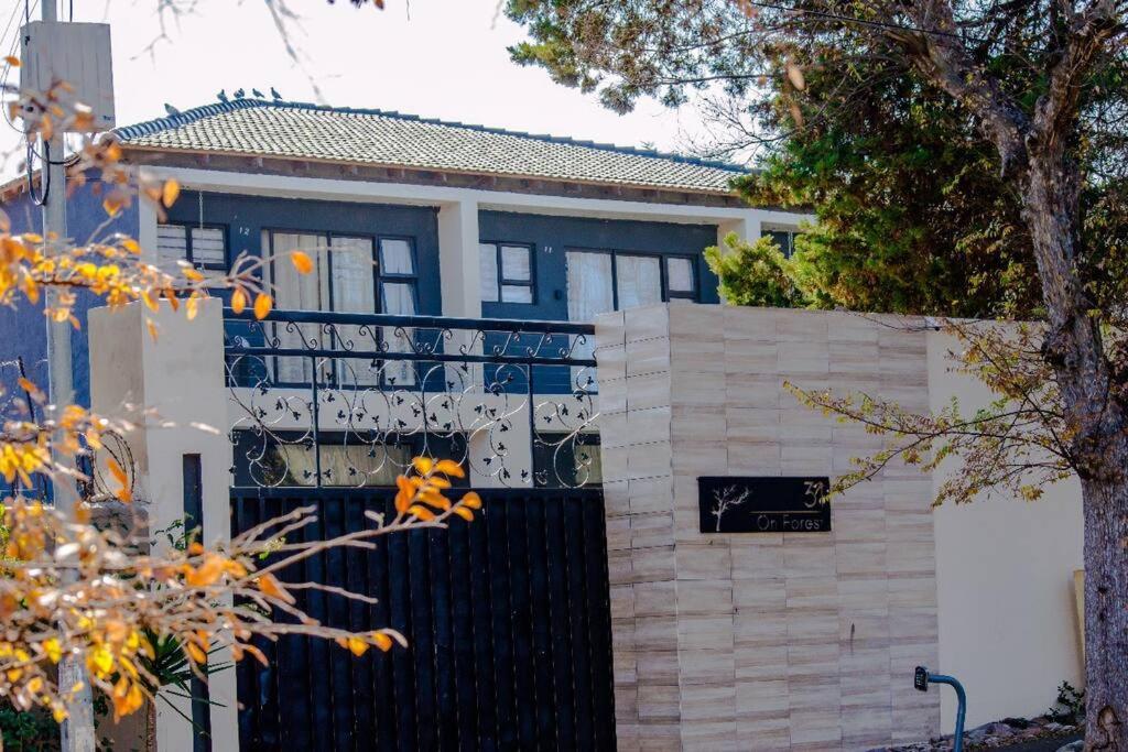 Cosy Nest 5 min2Sandton City 15