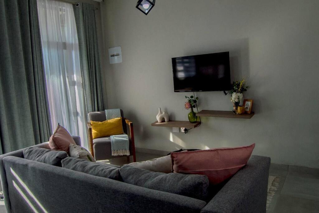 Cosy Nest 5 min2Sandton City 15