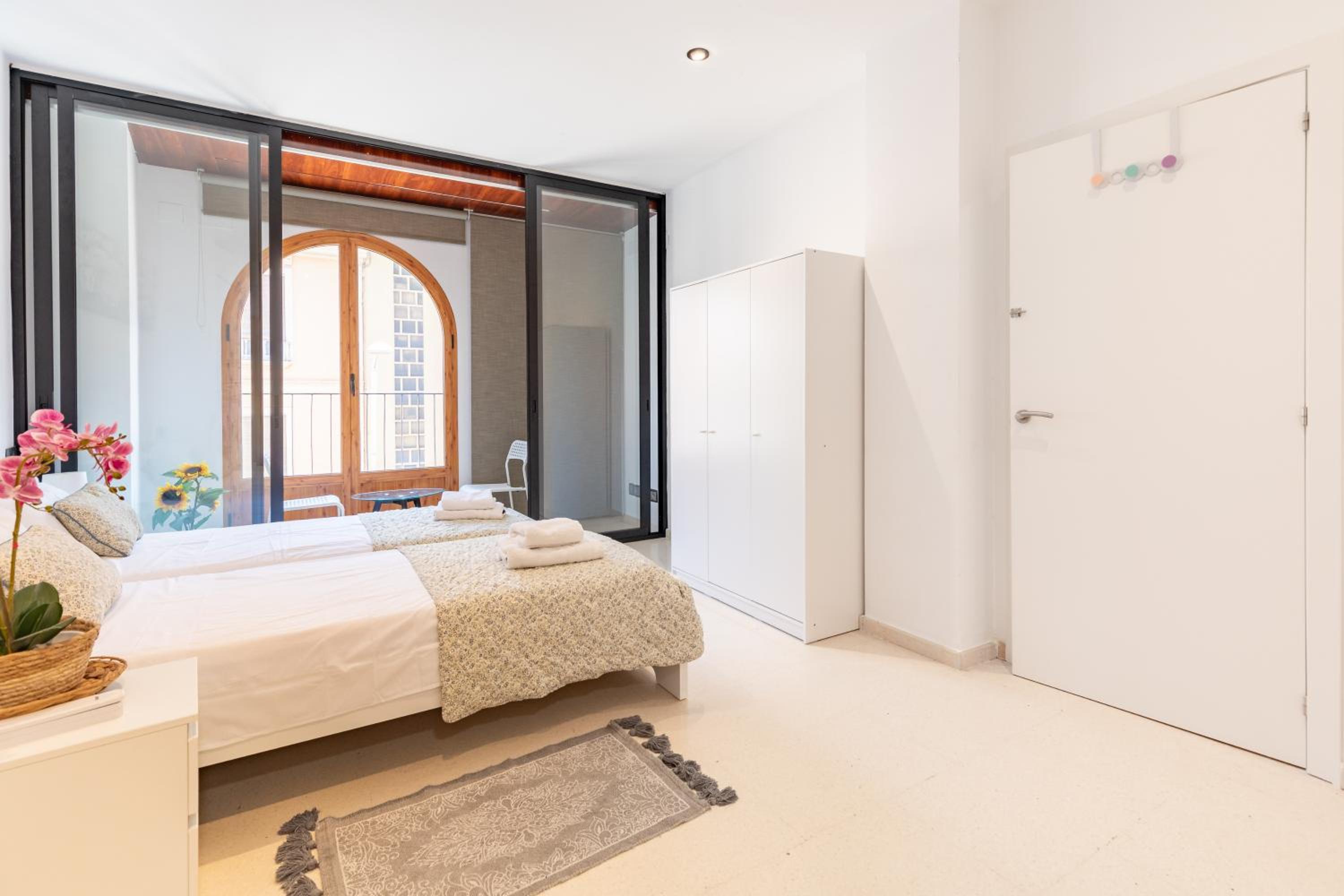 Aparthotel Mediterráneo by NeoHotels-Centro 8 min by Metro