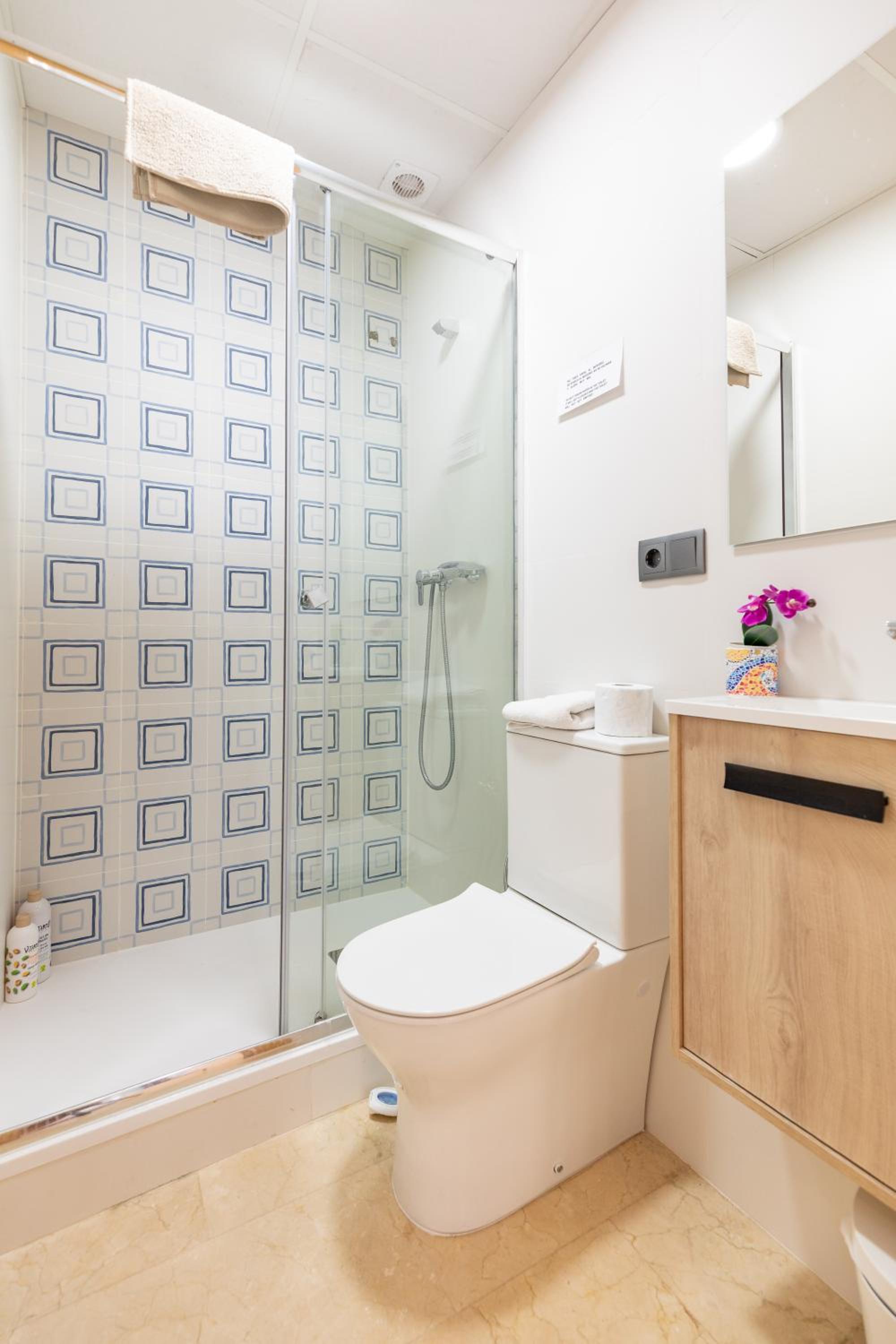 Aparthotel Mediterráneo by NeoHotels-Centro 8 min by Metro