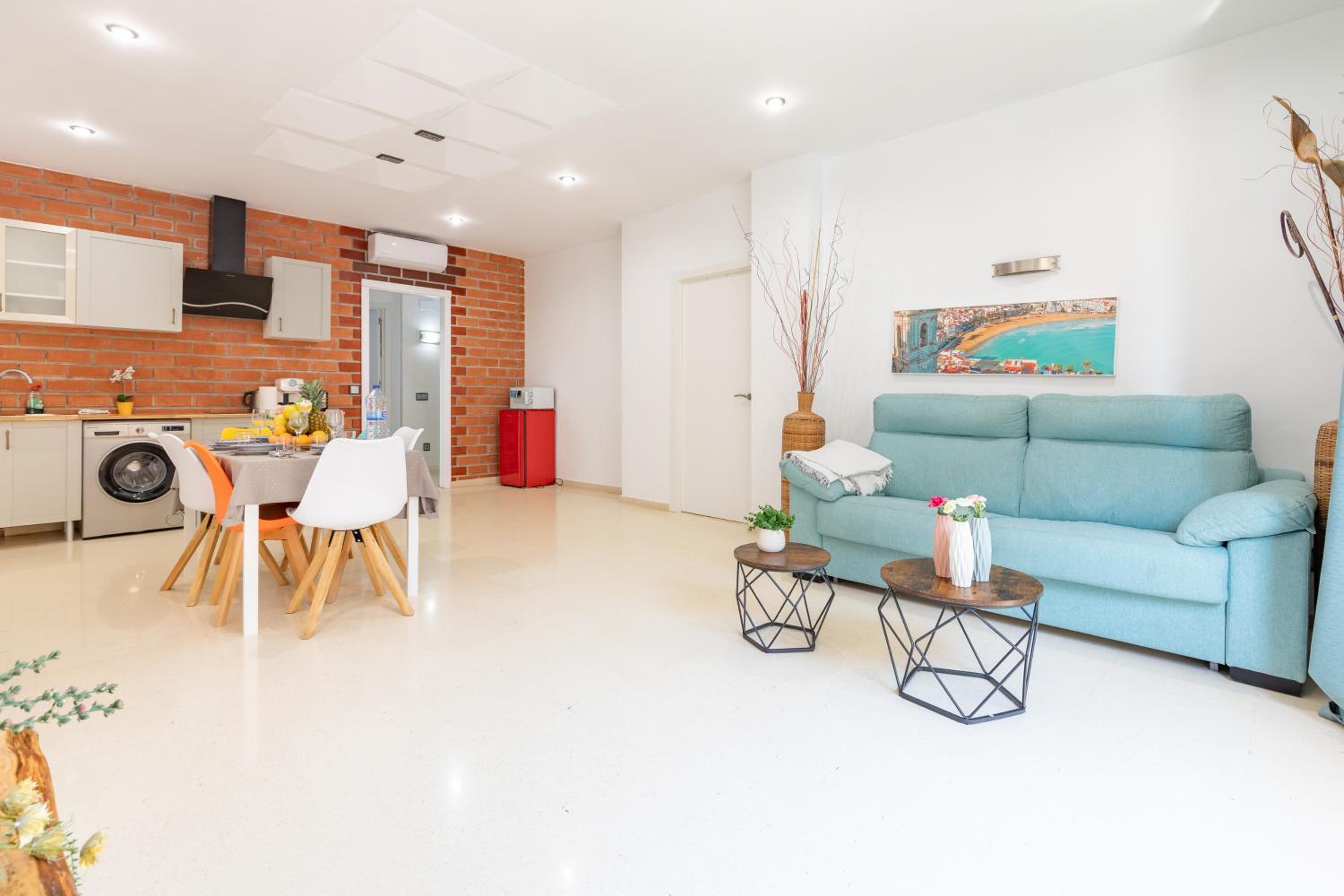 Aparthotel Mediterráneo by NeoHotels-Centro 8 min by Metro