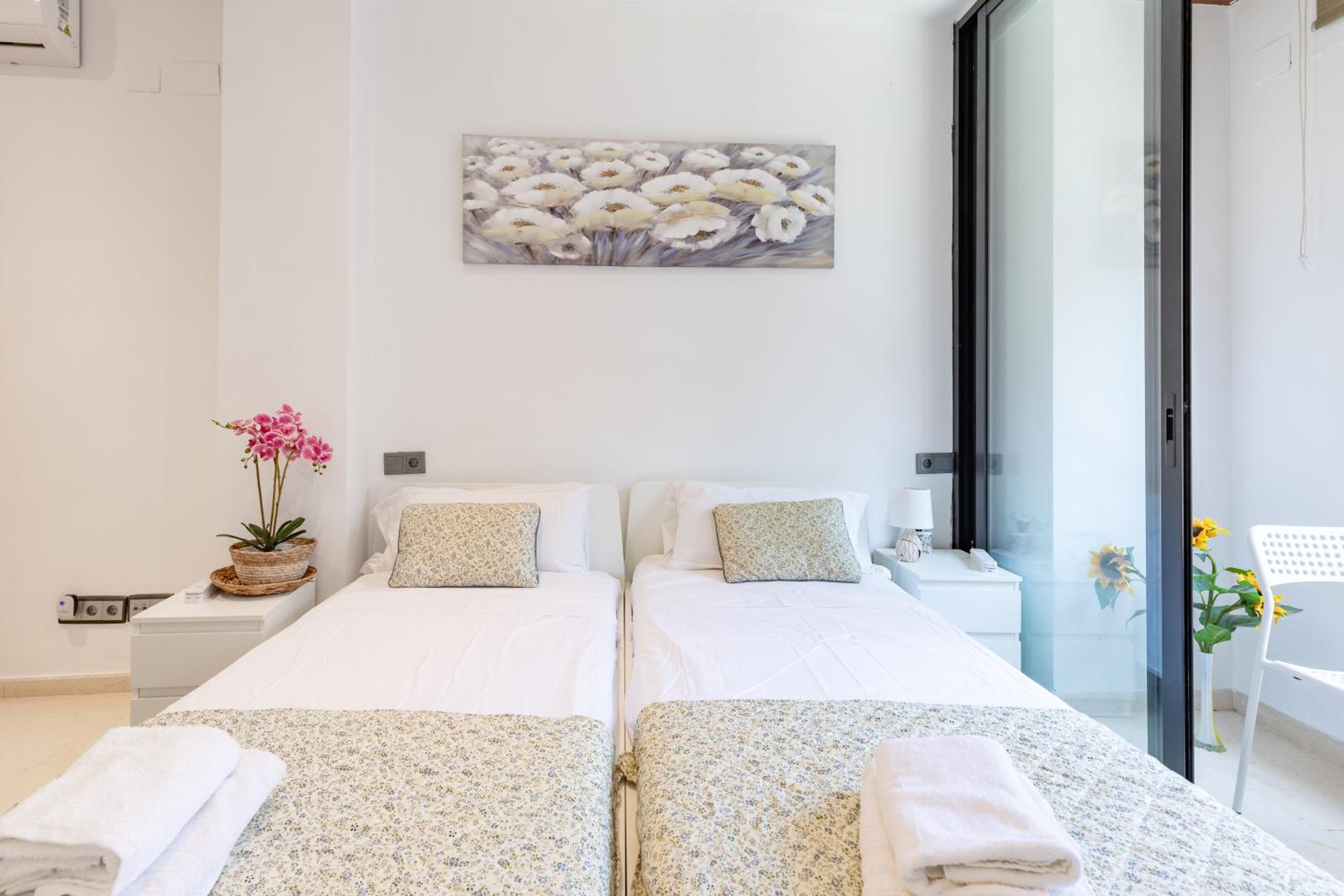 Aparthotel Mediterráneo by NeoHotels-Centro 8 min by Metro