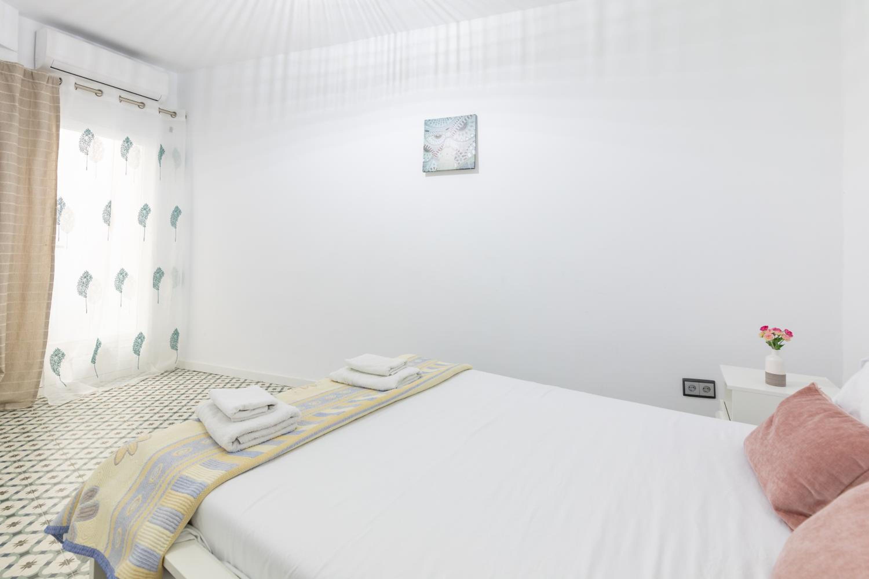 Aparthotel Mediterráneo by NeoHotels-Centro 8 min by Metro