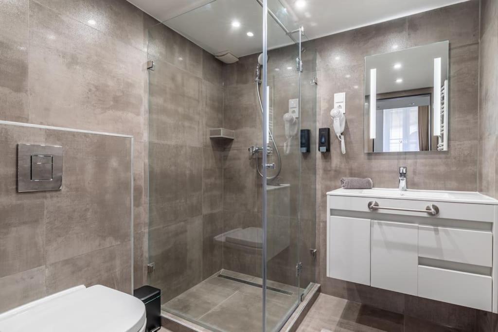 Larina Residence