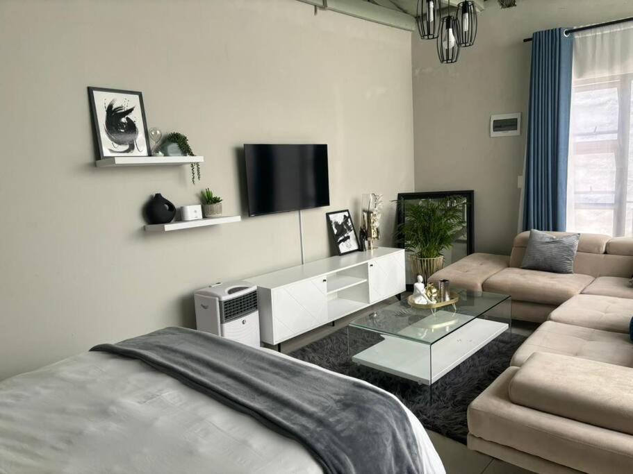 Cosy Nest 5 min2Sandton City 2