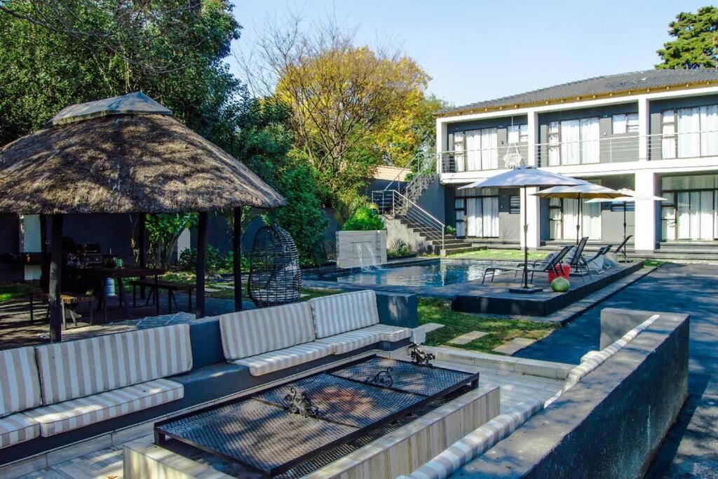 Cosy Nest 5 min2Sandton City 2