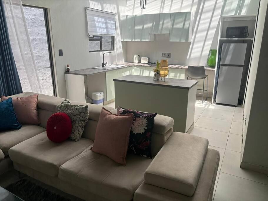 Cosy Nest 5 min2Sandton City 2