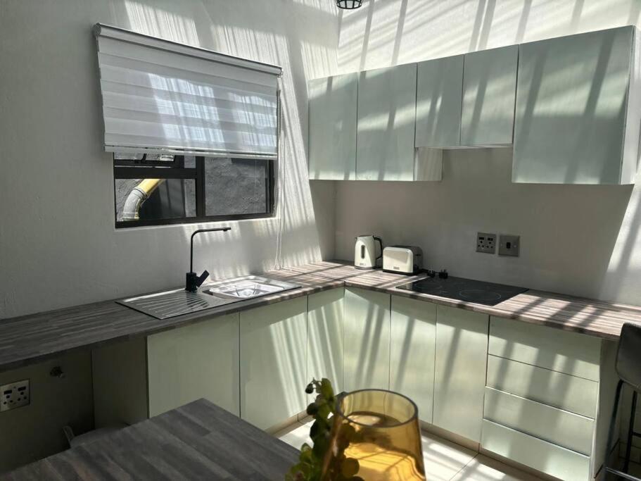 Cosy Nest 5 min2Sandton City 2