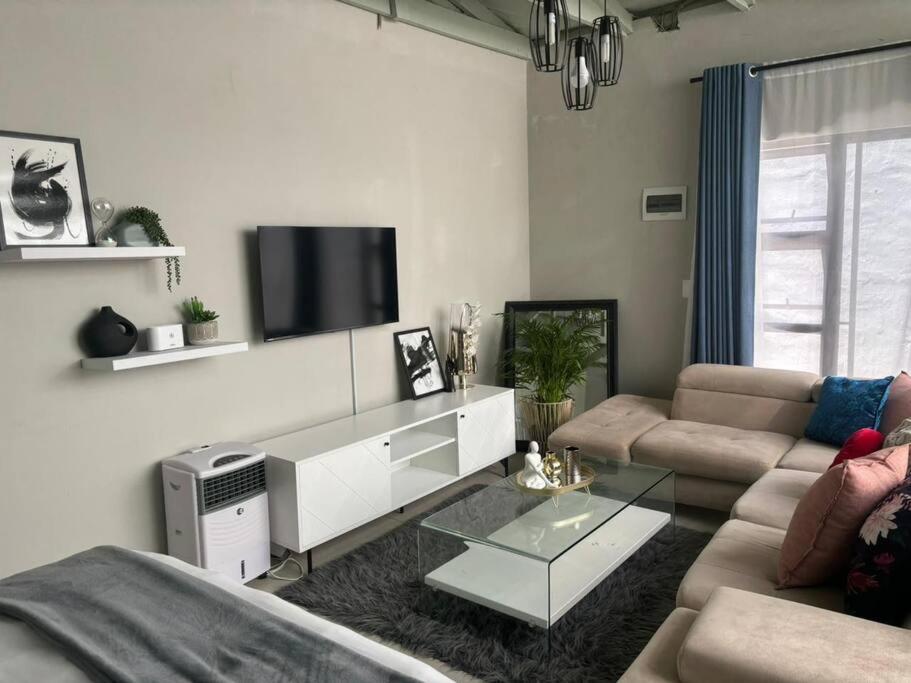 Cosy Nest 5 min2Sandton City 2