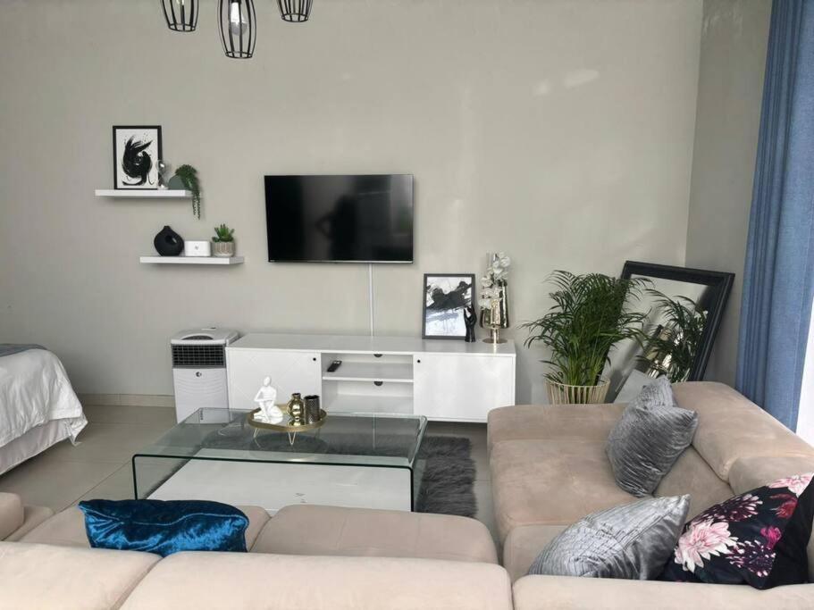 Cosy Nest 5 min2Sandton City 2