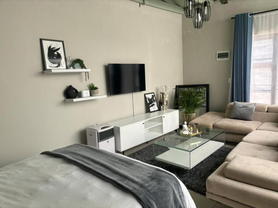 Cosy Nest 5 min2Sandton City 2