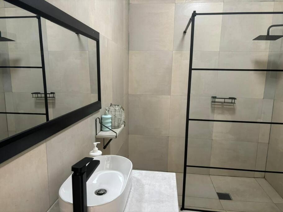 Cosy Nest 5 min2Sandton City 2
