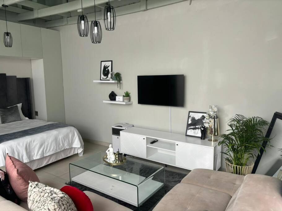 Cosy Nest 5 min2Sandton City 2