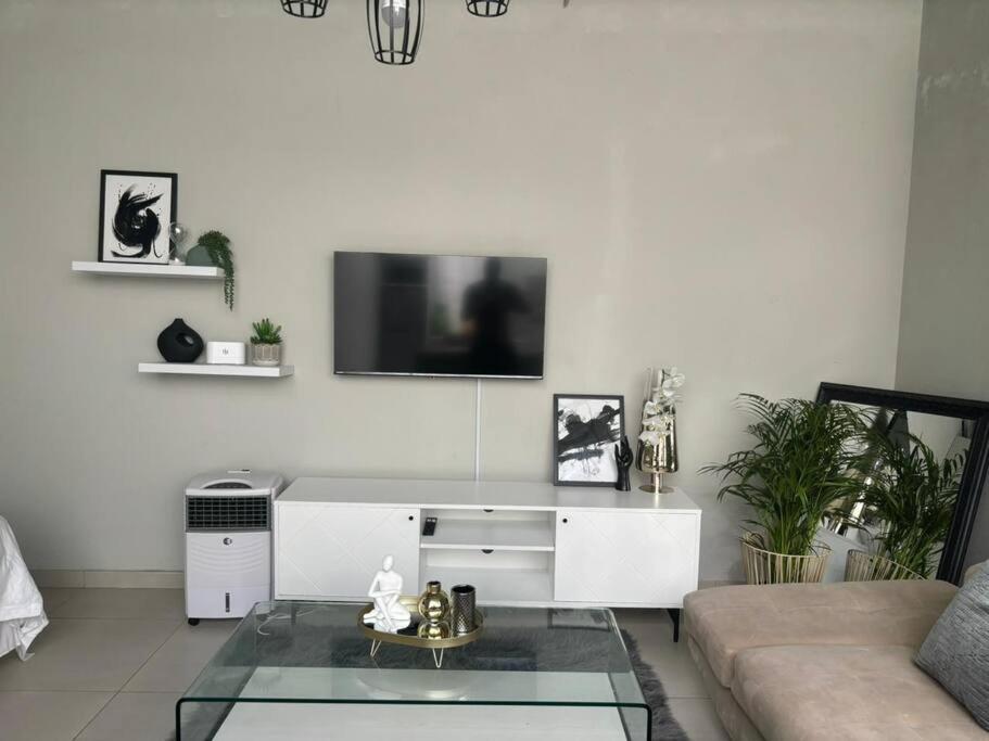 Cosy Nest 5 min2Sandton City 2