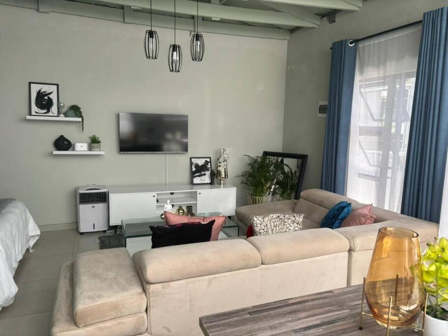 Cosy Nest 5 min2Sandton City 2