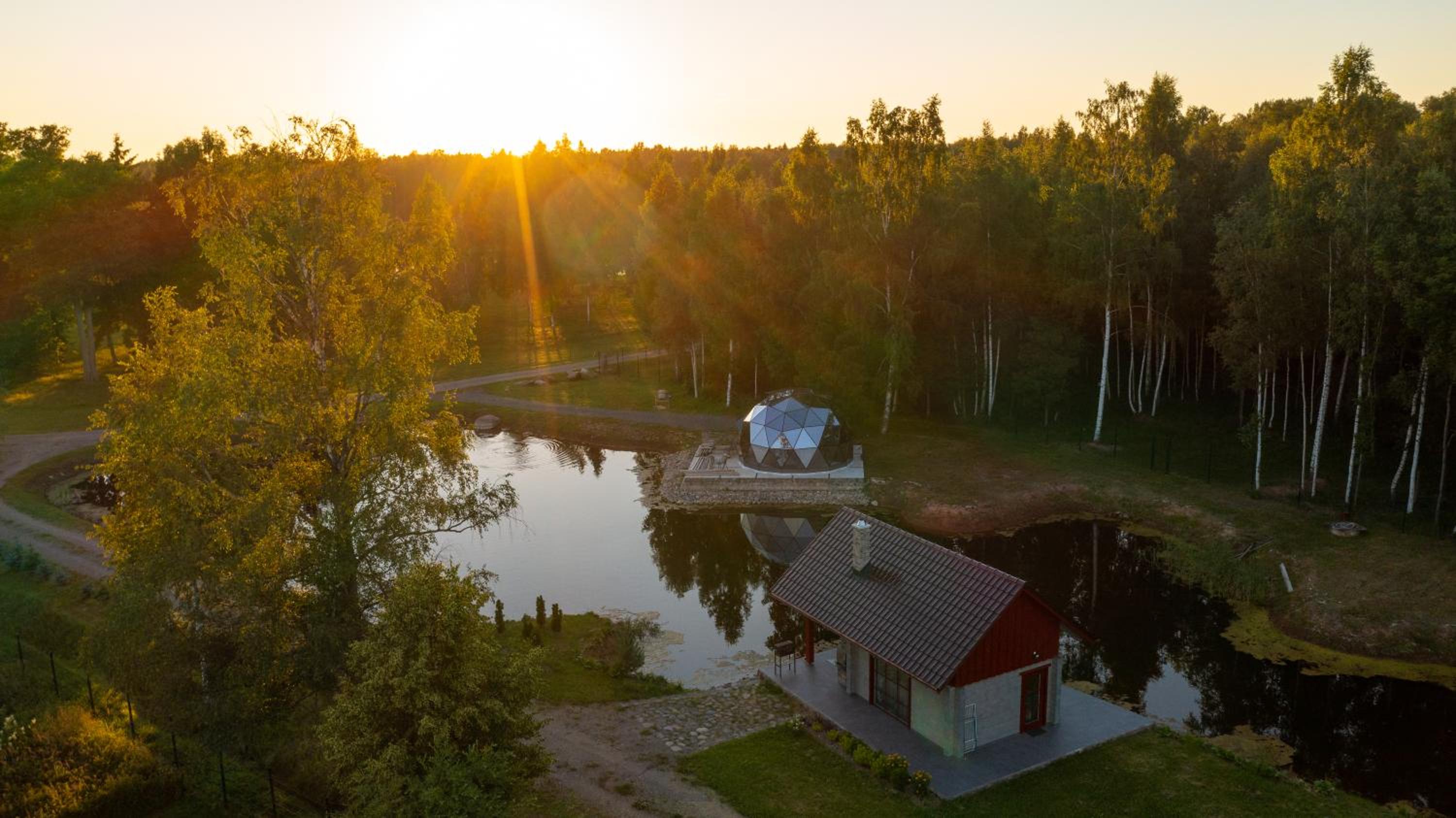 Lakefront cottage 10 min walk from Baltic Sea view 2