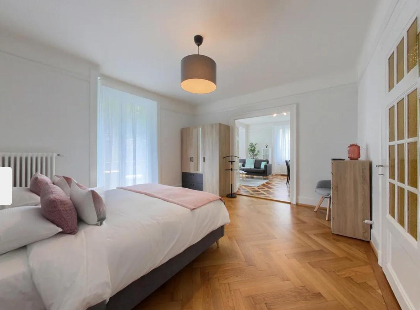 Lausanne City Center Apartments, Minutes Away from the Lake! AM53
