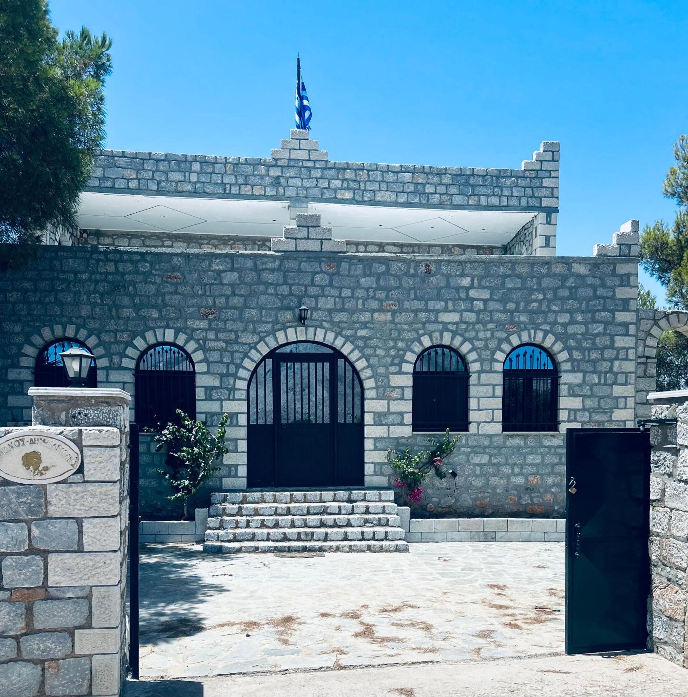 Terra Mani stone rental apartments