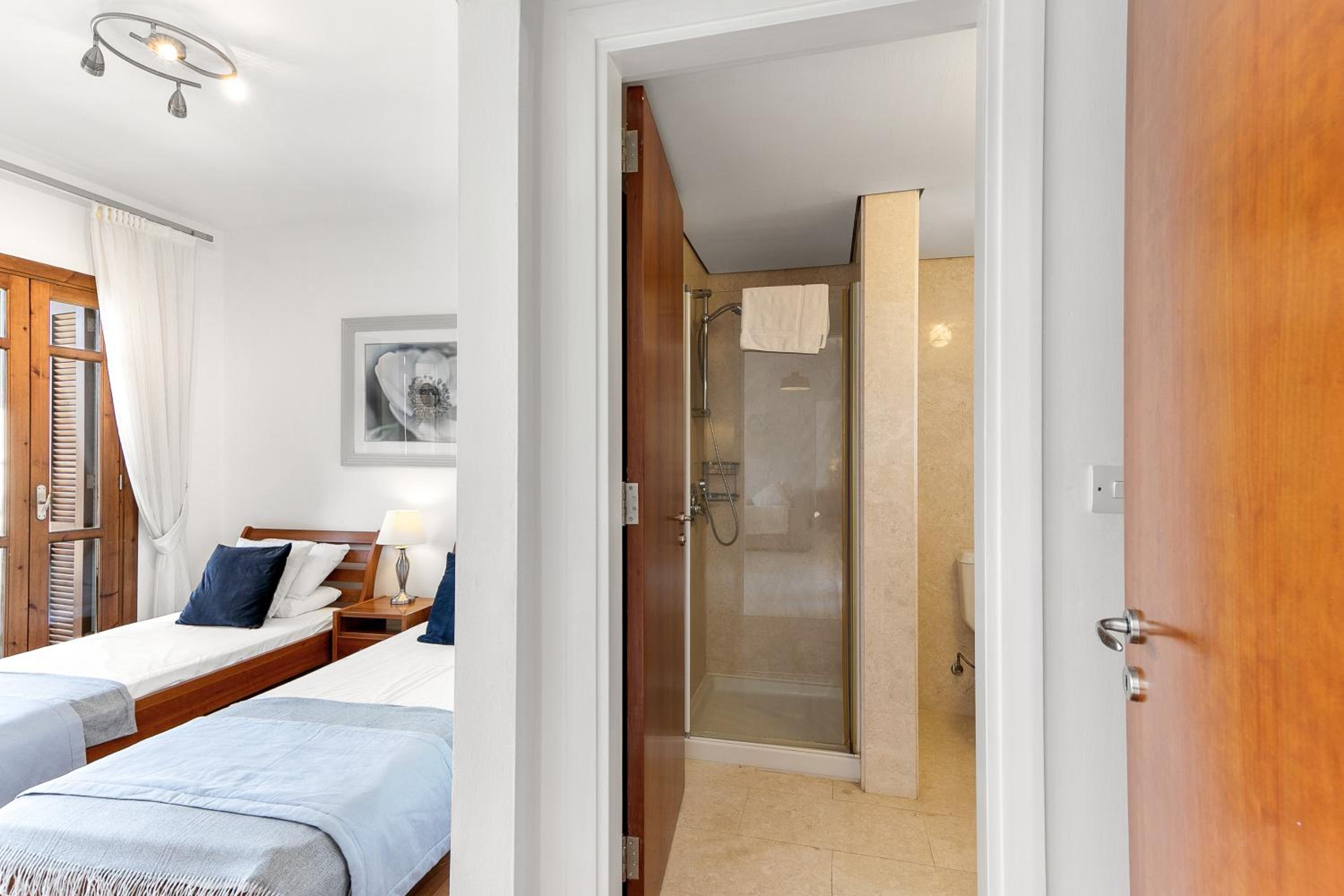 2 bedroom Apartment Chloe with communal pool, Aphrodite Hills Resort