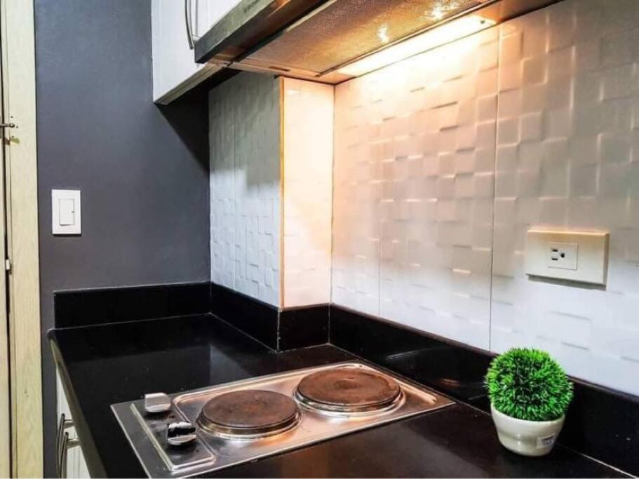 HOMEY MAKATI CONDO UNIT with NETFLIX view 5