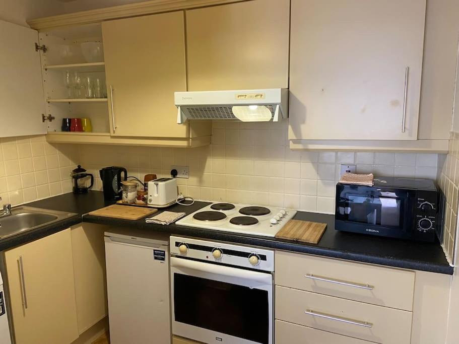 City Centre Apt with balcony Great location & neighborhood