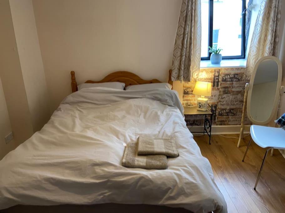 City Centre Apt with balcony Great location & neighborhood