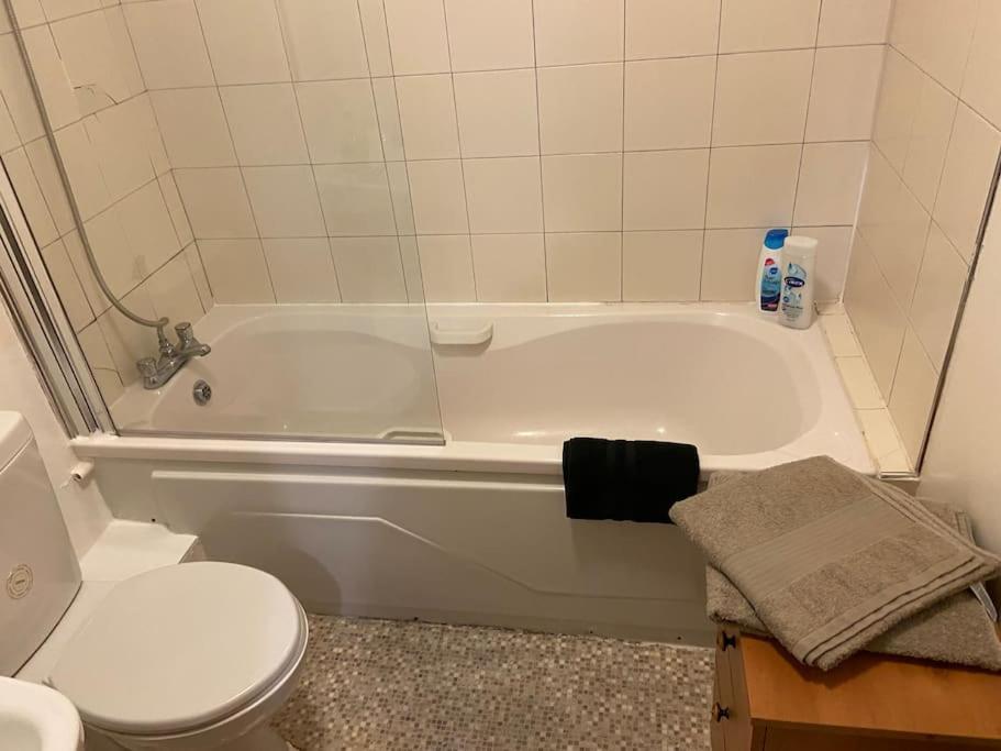 City Centre Apt with balcony Great location & neighborhood