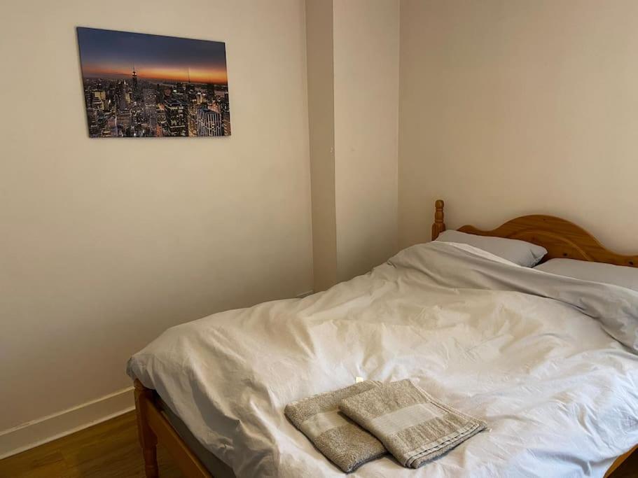 City Centre Apt with balcony Great location & neighborhood
