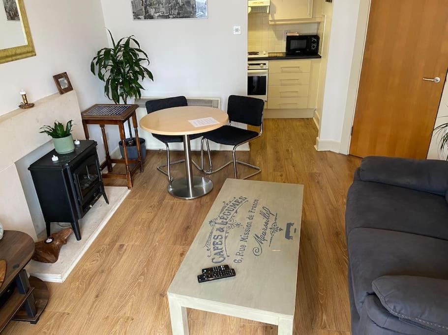 City Centre Apt with balcony Great location & neighborhood