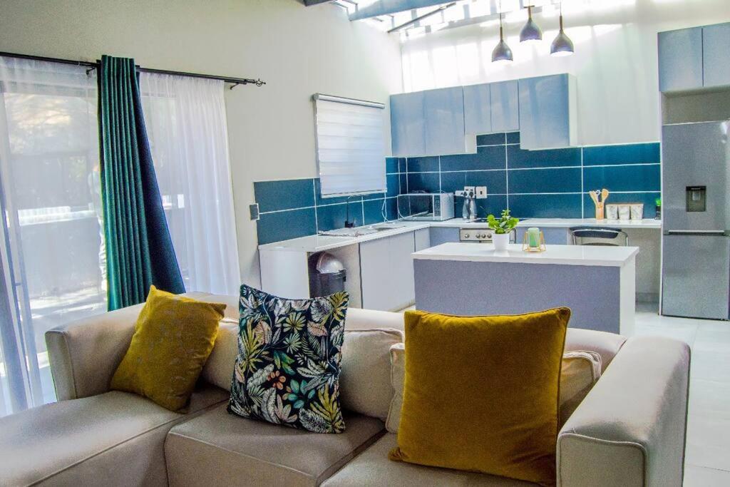 Cosy Nest 5min2 Sandton City 6 view 2