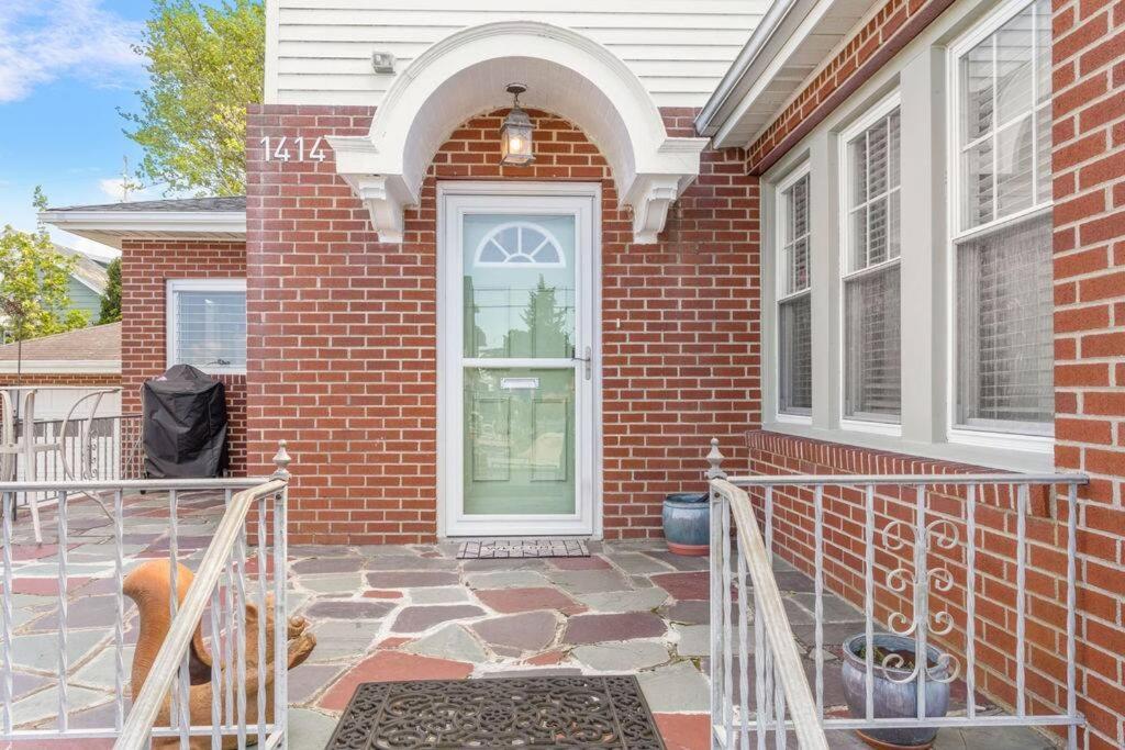 AC 6BR 2BA Quiet Retreat Central Location view 4