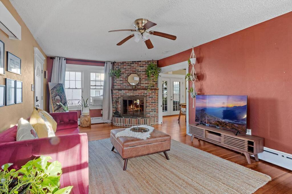 AC 6BR 2BA Quiet Retreat Central Location view 5
