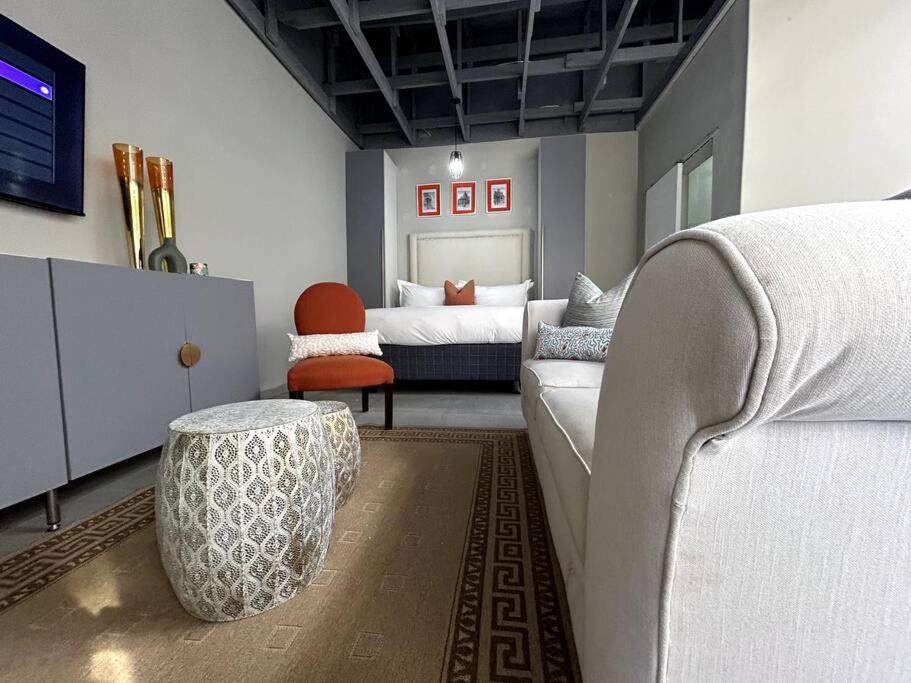 Luxury apt walk 2Melrose Arch 5