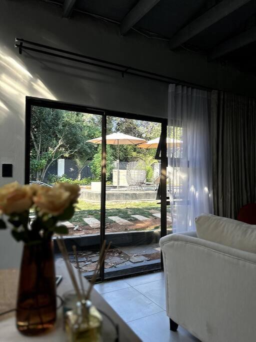 Luxury apt walk 2Melrose Arch 5