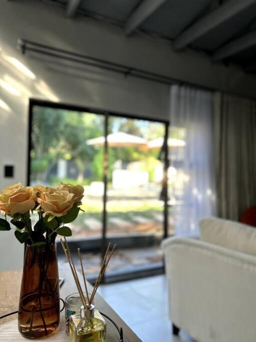 Luxury apt walk 2Melrose Arch 5