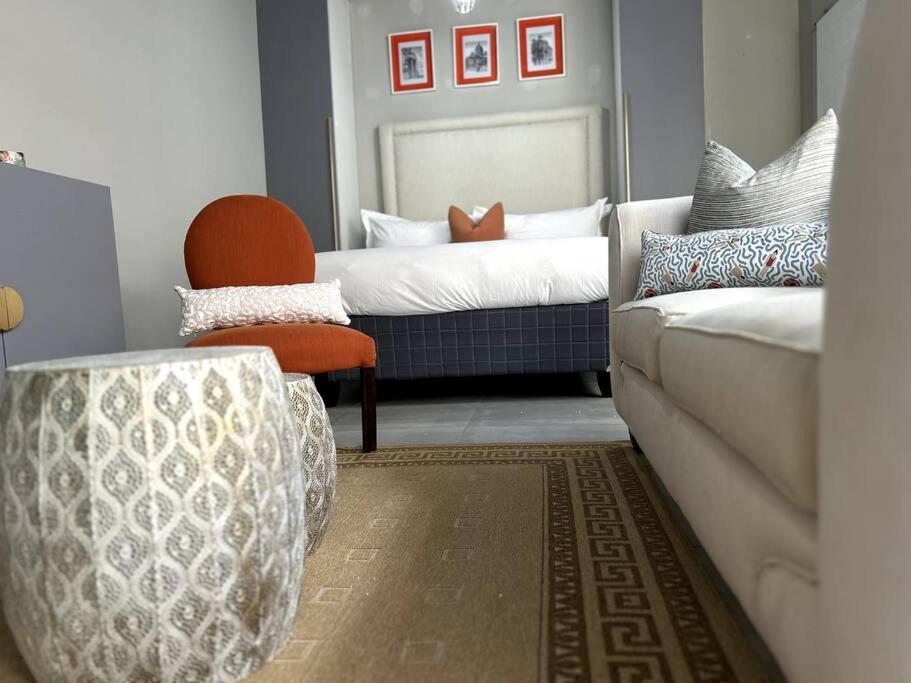 Luxury apt walk 2Melrose Arch 5