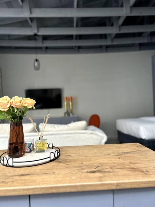 Luxury apt walk 2Melrose Arch 5